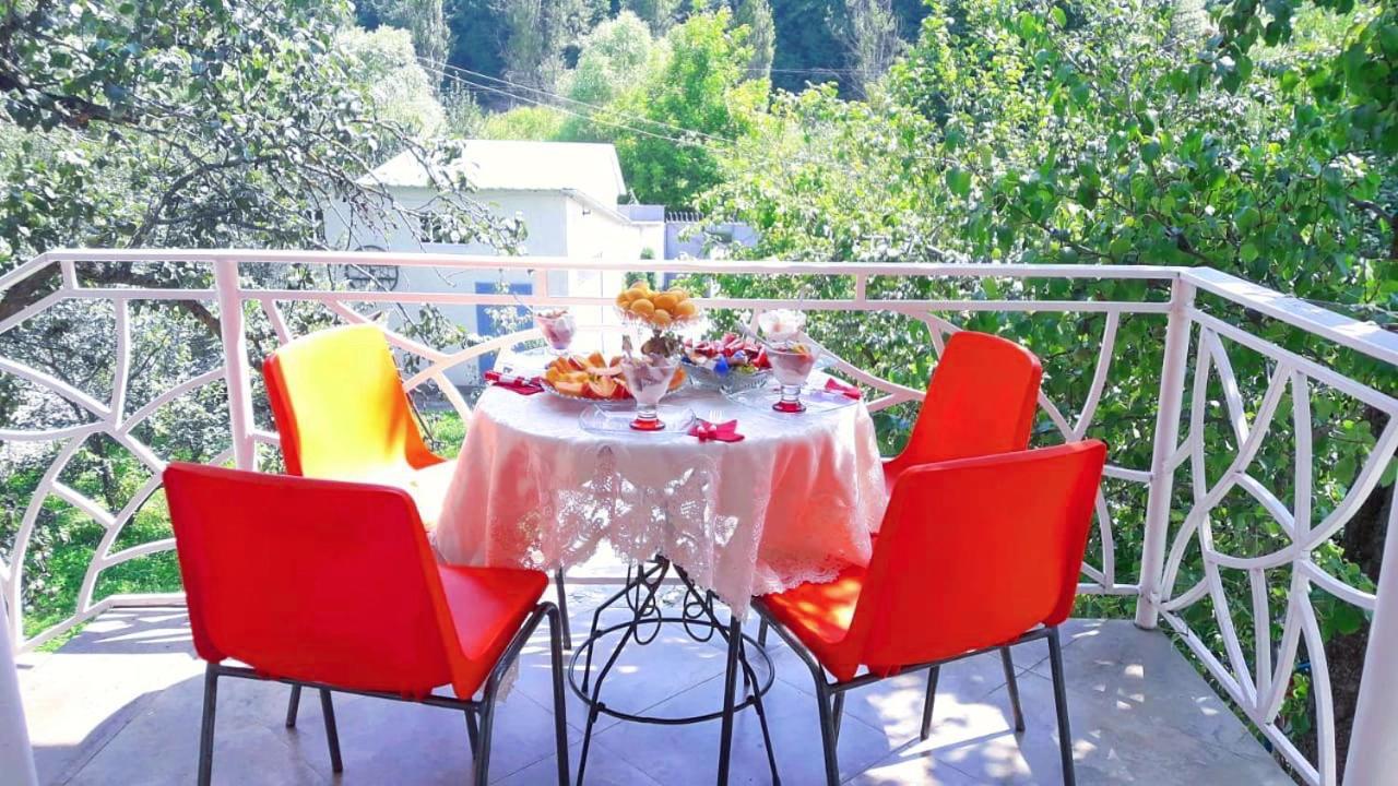 Green Garden B&B Dilijan Eksteriør billede
